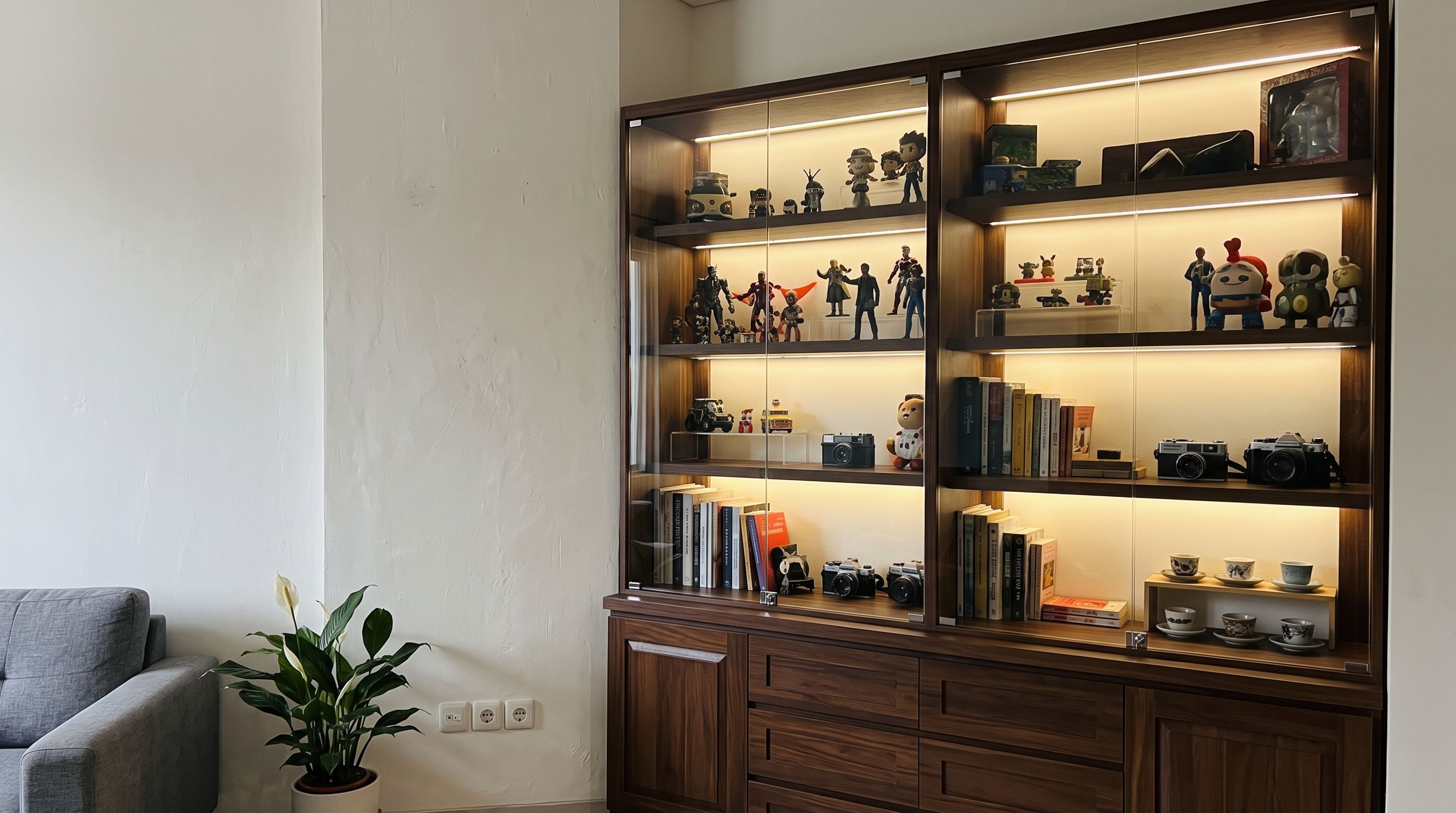 Punya Banyak Barang Unik? Ini 7 Tips Menata Etalase Koleksi di Rumah